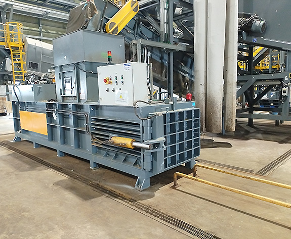 Solução de compressão de alta eficiência para sucata de garrafas PET no Japão