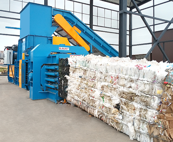 Solução multifuncional de enfardadeira para centro de reciclagem da Bielorrússia