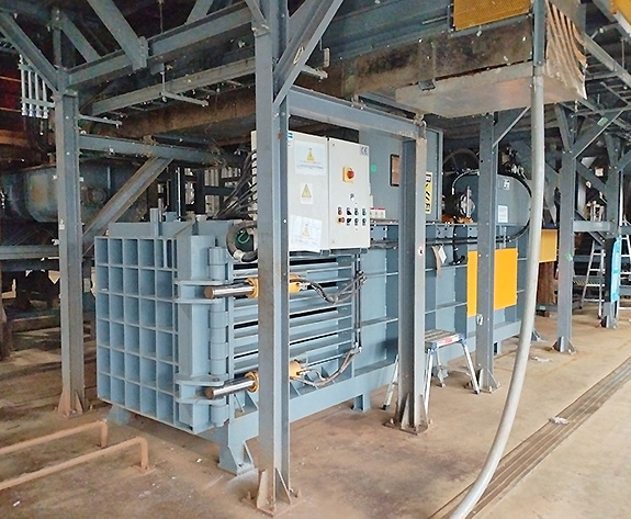 Solução de compressão de alta eficiência para sucata de garrafas PET no Japão