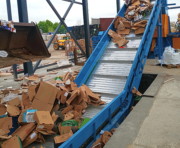 Solução multifuncional de enfardadeira para centro de reciclagem da Bielorrússia