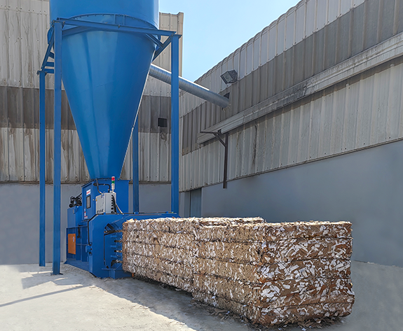 Solução econômica de enfardamento de resíduos para fábrica de papelão em Omã